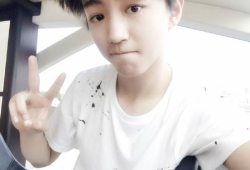 王源王俊凯搞基照片,网友热议“搞基”照片背后的故事