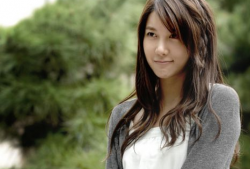 李智雅背景,从平凡女孩到璀璨明星的蜕变之路